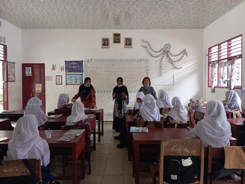 Puskesmas Air Batu Laksanakan Skrining Kesehatan Siswa Kelas VII di SMP Negeri 3 Air Batu