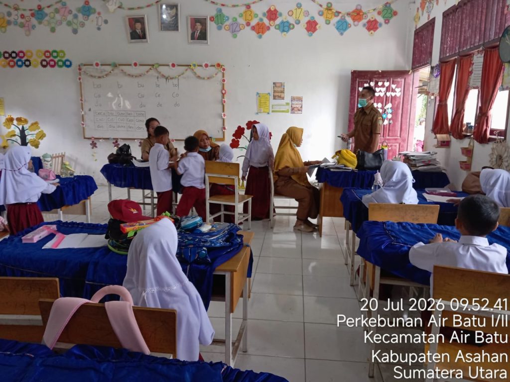Skrining Kesehatan Peserta Didik Baru di UPTD SDN 010041 Perkebunan Air Batu I/II