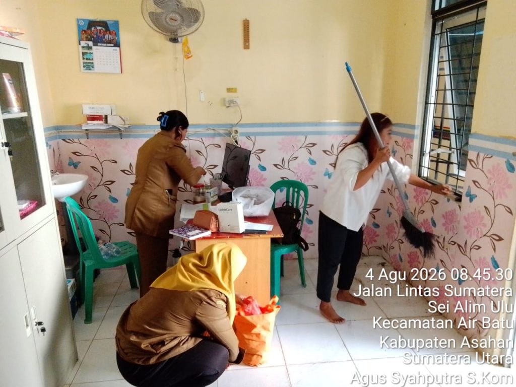 Pelaksanaan Kegiatan ASRI Rutin di Puskesmas Air Batu sebagai Upaya Mewujudkan Lingkungan Kerja yang Bersih, Sehat, dan Nyaman